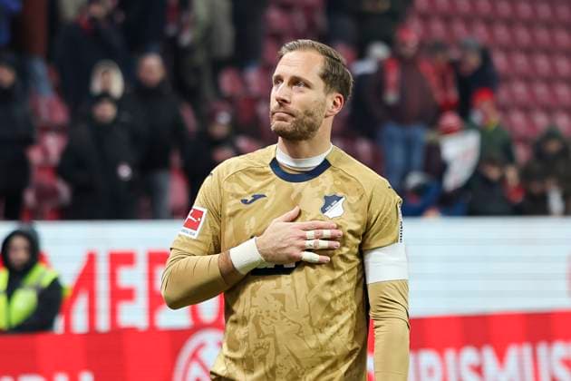 Oliver Baumann (TSG Hoffenheim, 01) nach dem Spiel bei den Fans , Deutschland, Fussball, 1. Bundesliga, 11.Spieltag, 2025 2026, 1.FSV Mainz vs. TSG 1899 Hoffenheim, 21.11.2025, Mewa Arena, Mainz, Deutschland Mainz Mewa Arena Rheinland-Pfalz Deutschland Copyright: xGrantxHubbsx