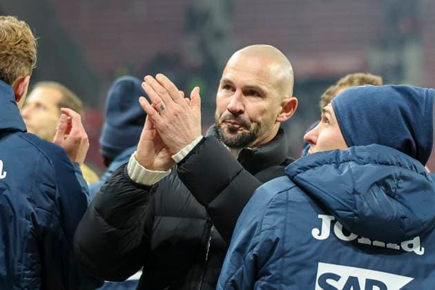 Christian Ilzer (TSG Hoffenheim Trainer) nach dem Spiel bei den Fans , Deutschland, Fussball, 1. Bundesliga, 11.Spieltag, 2025 2026, 1.FSV Mainz vs. TSG 1899 Hoffenheim, 21.11.2025, Mewa Arena, Mainz, Deutschland Mainz Mewa Arena Rheinland-Pfalz Deutschland Copyright: xGrantxHubbsx