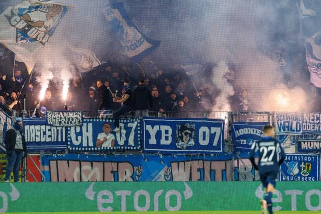 Fanblock Hoffenheim mit Bengalos FSV Mainz 05 vs TSG Hoffenheim, Fussball, 1. Bundesliga, 11. Spieltag, Saison 2025 2026, 21.11.2025 DFB regulations prohibit any use of photographs as image sequences and or quasi-video. FSV Mainz 05 vs TSG Hoffenheim, Fussball, 1. Bundesliga, 11. Spieltag, Saison 2025 2026, 21.11.2025 Copyright: xEibner-Pressefoto AlexanderxNeisx EP_ANS