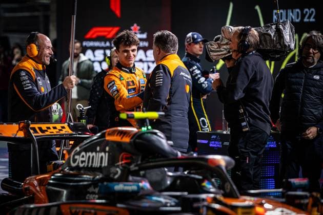 F1 - LAS VEGAS GRAND PRIX 2025 NORRIS Lando (gbr), McLaren F1 Team MCL39, portraitn BROWN Zak (usa), CEO of of McLaren Racing, portrait during the 2025 Formula 1 Las Vegas Grand Prix, 22th round of the 2025 FIA Formula One World Championship, WM, Weltmeisterschaft from November 21 to 23, 2025 on the Las Vegas Strip Circuit, in Paradise, Nevada, United States of America - ParadiseUnited States Copyright: xAndrà xFerreirax