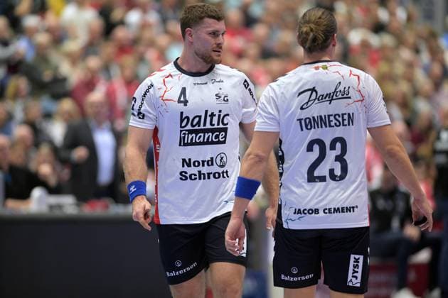 Johannes Golla (SG Flensburg-Handewitt 4), Kent Robin Toennesen (SG Flensburg-Handewitt 23) , GER, MT Melsungen - SG Flensburg-Handewitt, Handball, 1. Bundesliga, 13. Spieltag, Saison 2025 2026, 21.11.2025, GER, MT Melsungen - SG Flensburg-Handewitt, Handball, 1. Bundesliga, 13. Spieltag, Saison 2025 2026, 21.11.2025 Kassel Copyright: xEibner-Pressefotox xRolandxSippelx EP_RSL