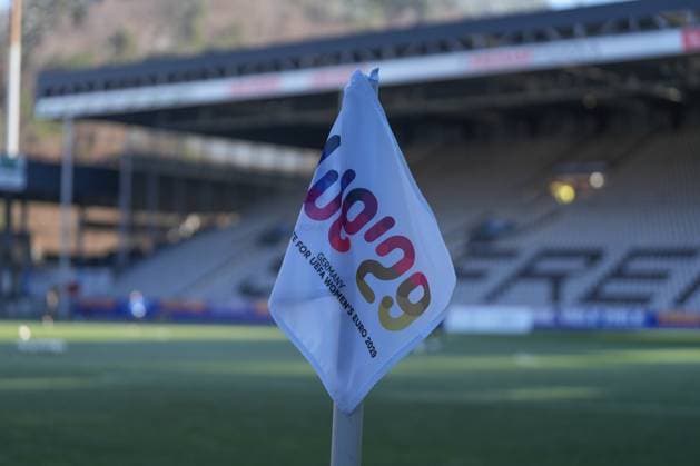 Eckfahne, Bewerbung UEFA EURO, EM, Europameisterschaft,Fussball 2029 , Deutschland, Fussball, GooglePixel Frauen-Bundesliga, 11.Spieltag, 2025 2026, SC Freiburg vs. FC Carl Zeiss Jena, 22.11.2025, Dreisamstadion, Freiburg, Deutschland DFB REGULATIONS PROHIBIT ANY USE OF PHOTOGRAPHS AS IMAGE SEQUENCES AND OR QUASI-VIDEO. Freiburg Dreisamstadion Baden-Wuerttemberg Deutschland Copyright: xArnexAmbergx