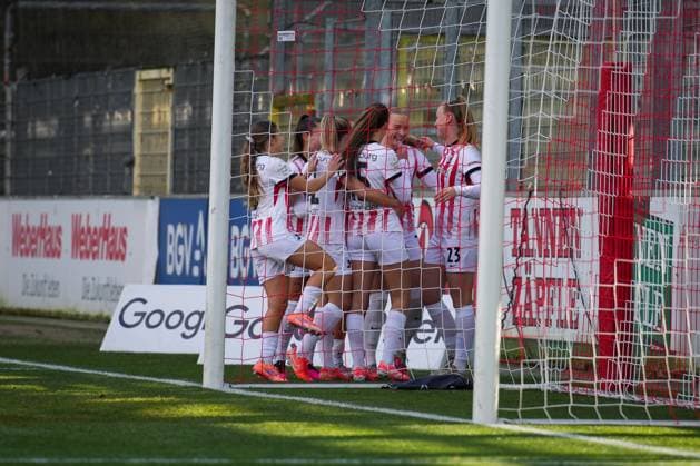 Fussball, Google Pixel Frauen-Bundesliga, 11.Spieltag, 2025 2026, SC Freiburg vs. Carl Zeiss Jena, 22.11.2025, Dreisamstadion, Freiburg,: Luca Birkholz (SC Freiburg, Frauen 23) Tor, Torjubel, Emotionen, Torschuss, Freude, Jubel, Freiburg Dreisamstadion Baden-Württemberg Deutschland Copyright: xFINLEYxMÖRCHx