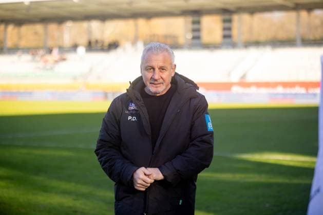 Fussball, Saison 2025 2026, 3. Liga, Eilenriedstadion Hannover, 15. Spieltag, TSV Havelse - SSV Ulm 1846 Fußball, 22.11.2025 22.11.2025, Fussball, Saison 2025 2026, 3. Liga, Eilenriedstadion Hannover, 15. Spieltag, TSV Havelse - SSV Ulm 1846 Fußball, Freisteller Einzelbild Portrait Porträt Trainer Pavel Dotchev (SSV Ulm 1846 Fußball) Foto: Lucca Fundel Hannover Eilenriedstadion Niedersachsen Deutschland