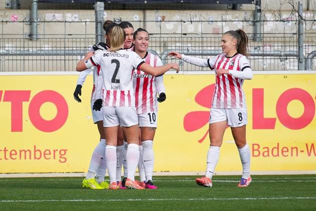 Fussball, Google Pixel Frauen-Bundesliga, 11.Spieltag, 2025 2026, SC Freiburg vs. Carl Zeiss Jena, 22.11.2025, Dreisamstadion, Freiburg,:Selina Vobian (SC Freiburg, Frauen 10) Tor, Torjubel, Emotionen, Torschuss, Freude, Jubel, Freiburg Dreisamstadion Baden-Württemberg Deutschland Copyright: xFINLEYxMÖRCHx