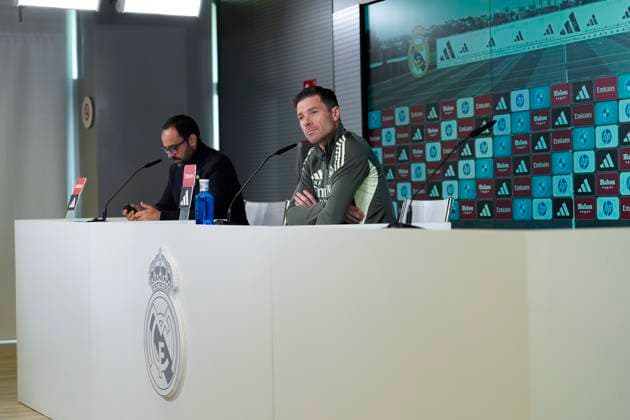 November 22, 2025, Valdebebas, Madrid, Spain: Xabi Alonso, head coach of Real Madrid, attends his press conference, PK, Pressekonferenz during the training day of Real Madrid ahead the Spanish League, LaLiga EA Sports, football match against Elche CF at Ciudad Deportiva Real Madrid on November 22, 2025, in Valdebebas, Madrid, Spain. Valdebebas Spain - ZUMAa181 20251122_zaa_a181_029 Copyright: xOscarxJ.xBarrosox