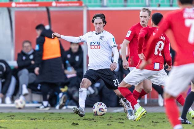 Fussball, Saison 2025 2026, 3. Liga, Eilenriedstadion Hannover, 15. Spieltag, TSV Havelse - SSV Ulm 1846 Fußball, 22.11.2025 22.11.2025, Fussball, Saison 2025 2026, 3. Liga, Eilenriedstadion Hannover, 15. Spieltag, TSV Havelse - SSV Ulm 1846 Fußball, 23 Max Brandt (SSV Ulm 1846 Fußball) Foto: Lucca Fundel Hannover Eilenriedstadion Niedersachsen Deutschland