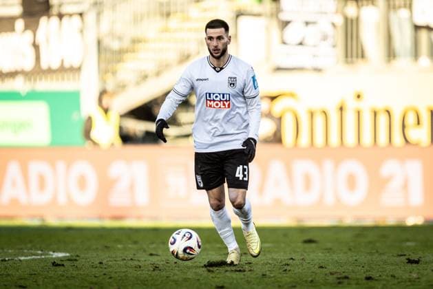 Fussball, Saison 2025 2026, 3. Liga, Eilenriedstadion Hannover, 15. Spieltag, TSV Havelse - SSV Ulm 1846 Fußball, 22.11.2025 22.11.2025, Fussball, Saison 2025 2026, 3. Liga, Eilenriedstadion Hannover, 15. Spieltag, TSV Havelse - SSV Ulm 1846 Fußball, 43 Leon Dajaku (SSV Ulm 1846 Fußball) Foto: Lucca Fundel Hannover Eilenriedstadion Niedersachsen Deutschland