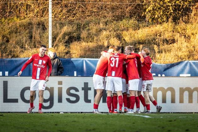 Fussball, Saison 2025 2026, 3. Liga, Eilenriedstadion Hannover, 15. Spieltag, TSV Havelse - SSV Ulm 1846 Fußball, 22.11.2025 22.11.2025, Fussball, Saison 2025 2026, 3. Liga, Eilenriedstadion Hannover, 15. Spieltag, TSV Havelse - SSV Ulm 1846 Fußball, Torjubel Jubel Freude nach Treffer Tor Torschuss zum 2:0 durch 14 Marko Ilic (TSV Havelse) Foto: Lucca Fundel Hannover Eilenriedstadion Niedersachsen Deutschland