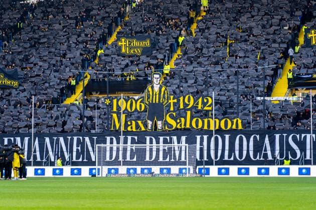 Die Fans der Alemannia gedenken der Opfer des Holocaust Alemannia Aachen vs. SSV Jahn Regensburg, Fussball, 3. Liga, 15. Spieltag, Saison 2025 2026, 22.11.2025 DFB REGULATIONS PROHIBIT ANY USE OF PHOTOGRAPHS AS IMAGE SEQUENCES AND OR QUASI-VIDEO Alemannia Aachen vs. SSV Jahn Regensburg, Fussball, 3. Liga, 15. Spieltag, Saison 2025 2026, 22.11.2025 Aachen Copyright: xEibner-Pressefoto J.xDerondeaux EP_JDU