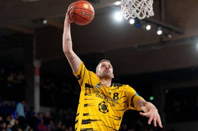 Jonas Wohlfarth-Bottermann (MHP RIESEN Ludwigsburg, 18) beim Aufwaermen, Warm Up vor Spielbeginn, GER, Veolia Towers Hamburg vs MHP Riesen Ludwigsburg, Basketball, Bundesliga, Spieltag 8, Saison 2025 2026, 22.11.2025 GER, Veolia Towers Hamburg vs MHP Riesen Ludwigsburg, Basketball, Bundesliga, Spieltag 8, Saison 2025 2026, 22.11.2025 Hamburg Copyright: xEibner-Pressefoto MaxxVincenx EP_MVN