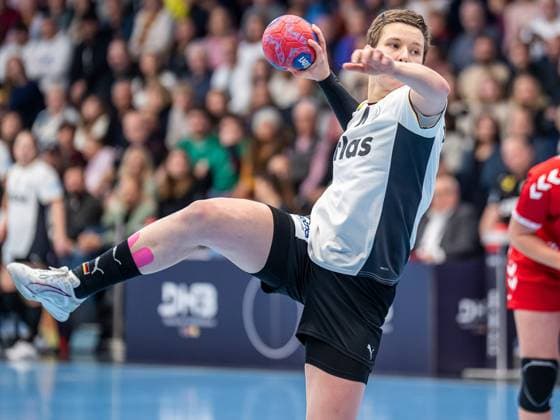Alina Grijseels (Deutschland, 04) beim Siebenmeter, Deutschland vs. Schweiz, Handball, Laenderspiel, Frauen, Spielzeit 2025 2026, 22.11.2025, Deutschland vs. Schweiz, Handball, Laenderspiel, Frauen, Spielzeit 2025 2026, 22.11.2025 Goeppingen Copyright: xEibner-Pressefoto MichaelxSchmidx EP_MST
