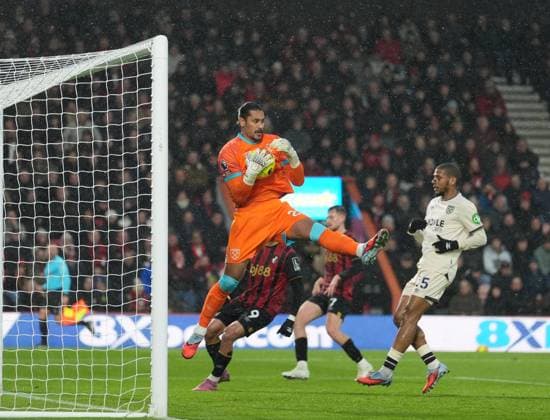 Alphonse Areola goalkeeper of West Ham United clutches the ball. AFC Bournemouth v West Ham United, Premier League, Football, Vitality Stadium, Bournemouth, UK - 22 Nov 2025Bournemouth Vitality Stadium United Kingdom EDITORIAL USE ONLY No use with unauthorised audio, video, data, fixture lists, club league logos or live services. Online in-match use limited to 120 images, no video emulation. No use in betting, games or single club league player publications. Copyright: xSeanxRyan Shutterstockx 15860645q