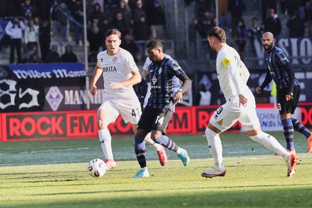 v.li. Sascha Mockenhaupt (SV Wehen Wiesbaden, 4), Emmanuel Iwe (SV Waldhof Mannheim, 14). GER, SV Waldhof Mannheim gegen SV Wehen Wiesbaden, Fussball, 3.Liga, 15.Spieltag, Spielzeit 2025 2026, 22.11.2025. (DFL DFB REGULATIONS PROHIBIT ANY USE OF PHOTOGRAPHS as IMAGE SEQUENCES and or QUASI-VIDEO). GER,SV Waldhof Mannheim gegen SV Wehen Wiesbaden, Fussball, 3.Liga, 15.Spieltag, Spielzeit 2025 2026, 22.11.2025. Mannheim Copyright: xEibner-Pressefoto JoergxHirschx EP_JHH