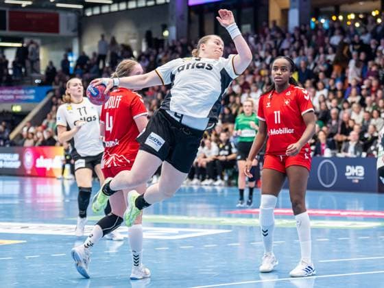 Lisa Antl (Deutschland, 09) kommt frei zum Wurf, Deutschland vs. Schweiz, Handball, Laenderspiel, Frauen, Spielzeit 2025 2026, 22.11.2025, Deutschland vs. Schweiz, Handball, Laenderspiel, Frauen, Spielzeit 2025 2026, 22.11.2025 Goeppingen Copyright: xEibner-Pressefoto MichaelxSchmidx EP_MST