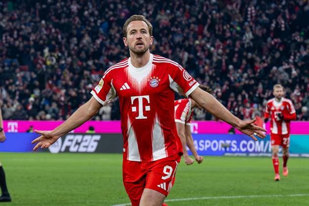 Harry Kane (FC Bayern Muenchen, 9) bejubelt sein Tor zum 4:2 GER, FC Bayern Muenchen vs. SC Freiburg, Fussball, Bundesliga, 11. Spieltag, Spielzeit 2025 2026, 22.11.2025. (DFL DFB REGULATIONS PROHIBIT ANY USE OF PHOTOGRAPHS as IMAGE SEQUENCES and or QUASI-VIDEO). GER, FC Bayern Muenchen vs. SC Freiburg, Fussball, Bundesliga, 11. Spieltag, Spielzeit 2025 2026, 22.11.2025. Muenchen Copyright: xEibner-Pressefoto HeikexFeinerx EP_HFR