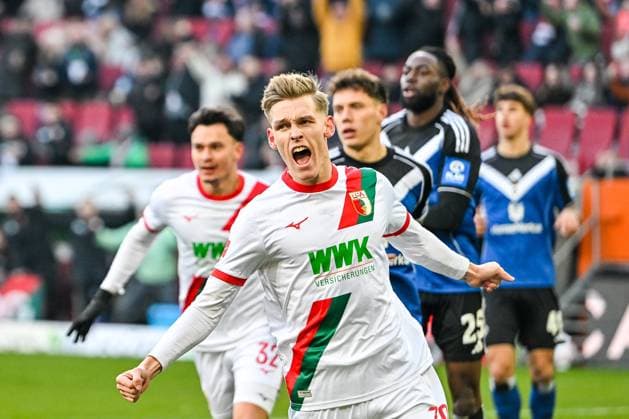 GER, 1. FBL, FC Augsburg vs Hamburger SV 22.11.2025, WWK-Arena, Augsburg, GER, 1. FBL, FC Augsburg vs Hamburger SV, im Bild Torjubel, Anton Kade (FC Augsburg, 30)