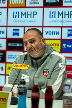 Pressekonferenz nach dem Spiel, Frank Schmidt (FC Heidenheim, Chef-Trainer), GER, 1. FC Heidenheim vs. Borussia Moenchengladbach, Fussball, Bundesliga, 11. Spieltag, Spielzeit 2025 2026, 22.11.2025, DFL DFB REGULATIONS PROHIBIT ANY USE OF PHOTOGRAPHS AS IMAGE SEQUENCES AND OR QUASI-VIDEO, GER, 1. FC Heidenheim vs. Borussia Moenchengladbach, Fussball, Bundesliga, 11. Spieltag, Spielzeit 2025 2026, 22.11.2025 Heidenheim Copyright: xEibner-Pressefotox EP_EER