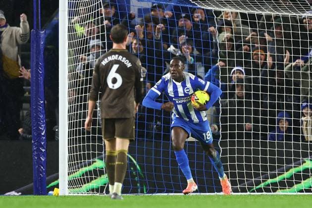 Danny Welbeck of Brighton & Hove Albion celebrates after scoring a goal (1-1) Brighton and Hove Albion v Brentford, Premier League, Football, American Express Community Stadium, Brighton, UK - 22 Nov 2025Brighton American Express Community Stadi United Kingdom EDITORIAL USE ONLY No use with unauthorised audio, video, data, fixture lists, club league logos or live services. Online in-match use limited to 120 images, no video emulation. No use in betting, games or single club league player publications. Copyright: xSimonxDael Shutterstockx 15860646y