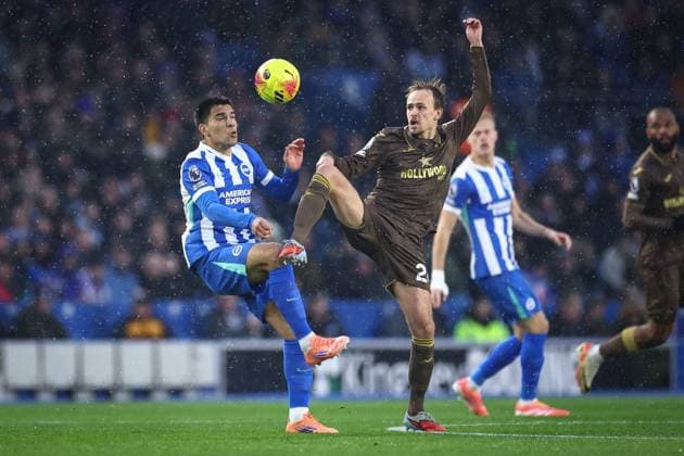 Diego Gomez of Brighton & Hove Albion and Mikkel Damsgaard of Brentford battle for the ball Brighton and Hove Albion v Brentford, Premier League, Football, American Express Community Stadium, Brighton, UK - 22 Nov 2025Brighton American Express Community Stadi United Kingdom EDITORIAL USE ONLY No use with unauthorised audio, video, data, fixture lists, club league logos or live services. Online in-match use limited to 120 images, no video emulation. No use in betting, games or single club league player publications. Copyright: xSimonxDael Shutterstockx 15860646n