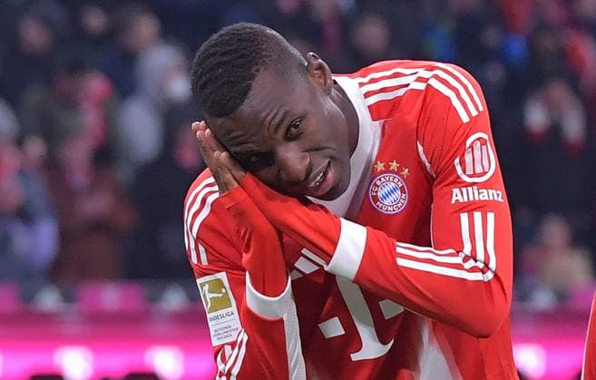 22.11.2025, xblx, Fussball 1.Bundesliga, FC Bayern Muenchen - SC Freiburg v.l. Nicolas Jackson (FC Bayern Muenchen), Goal scored, Tor zum 5:2, celebrate the goal, Torjubel , Jubel, jubeln, jubelt, (DFL DFB REGULATIONS PROHIBIT ANY USE OF PHOTOGRAPHS as IMAGE SEQUENCES and or QUASI-VIDEO) Muenchen