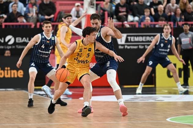 Kaya Bayram (Tigers Tuebingen, 05) GER, Tigers Tuebingen vs. VFL Sparkassenstars Bochum, Basketball, Herren, Pro A, 2. Barmer Basketball Bundesliga, Saison 2025 2026, 22.11.2025 GER, Tigers Tuebingen vs. VFL Sparkassenstars Bochum, Basketball, Herren, Pro A, 2. Barmer Basketball Bundesliga, Saison 2025 2026, 22.11.2025 Tuebingen Copyright: xEibner-Pressefoto NicolasxWoernx EP_NWN