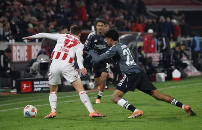 v.l. Allasio Castro-Montes (1.FC Koeln 17), Jean-Matteo Bahoya (Eintracht Frankfurt 19), Nathaniel Brown (Eintracht Frankfurt 21) GER, 1. FC Koeln vs. Eintracht Frankfurt, Fussball, Bundesliga, 11. Spieltag, Spielzeit 2025 2026, 22.11.2025 (DFL DFB REGULATIONS PROHIBIT ANY USE OF PHOTOGRAPHS as IMAGE SEQUENCES and or QUASI-VIDEO). GER, 1. FC Koeln vs. Eintracht Frankfurt, Fussball, Bundesliga, 11. Spieltag, Spielzeit 2025 2026, 22.11.2025 Koeln Copyright: xEibner-Pressefotox xThomasxStoeckerx EP_TSR