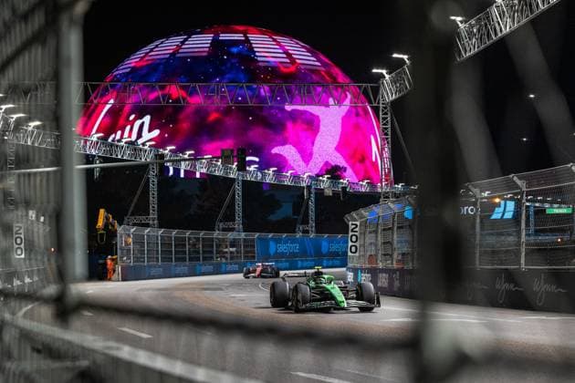 Formula 1 Heineken Las Vegas Grand Prix 2025 Thomas Cerato OVERTAKE MAXPPP - Las Vegas 22 11 2025 05 BORTOLETO Gabriel (bra), Stake F1 Team KICK Sauber, action & 16 LECLERC Charles (mon), Scuderia Ferrari HP, action at the Formula 1 Heineken Las Vegas Grand Prix 2025, the 22nd round of the 2025 FIA Formula 1 World Championship, WM, Weltmeisterschaft held on the Las Vegas Strip Circuit in Las Vegas, Nevada, United States, from 19 to 22 November 2025. Las Vegas Las Vegas Strip Circuit United States Copyright: xOVERTAKE MAXPPPxThomasxCeratox OVT202511225174 OVT202511225174