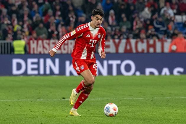 Aleksandar Pavlovic (FC Bayern Muenchen, 45) GER, FC Bayern Muenchen vs. SC Freiburg, Fussball, Bundesliga, 11. Spieltag, Spielzeit 2025 2026, 22.11.2025. (DFL DFB REGULATIONS PROHIBIT ANY USE OF PHOTOGRAPHS as IMAGE SEQUENCES and or QUASI-VIDEO). GER, FC Bayern Muenchen vs. SC Freiburg, Fussball, Bundesliga, 11. Spieltag, Spielzeit 2025 2026, 22.11.2025. Muenchen Copyright: xEibner-Pressefoto HeikexFeinerx EP_HFR
