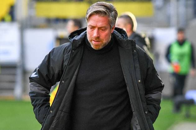 Michael Wimmer (Trainer Jahn Regensburg), Einzelbild, Aktion, Action , 22.11.2025, Aachen (Deutschland), Fussball, 3. Liga, TSV Alemannia Aachen - Jahn Regensburg, Fussball, 3. Liga, TSV Alemannia Aachen - Jahn Regensburg, DFB DFL REGULATIONS PROHIBIT ANY USE OF PHOTOGRAPHS AS IMAGE SEQUENCES AND OR QUASI-VIDEO.