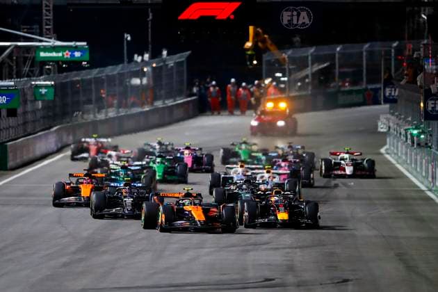 F1 - LAS VEGAS GRAND PRIX 2025 Start of the race, 04 NORRIS Lando (gbr), McLaren F1 Team MCL39, 01 VERSTAPPEN Max (nld), Red Bull Racing RB21, action during the 2025 Formula 1 Las Vegas Grand Prix, 22th round of the 2025 FIA Formula One World Championship, WM, Weltmeisterschaft from November 21 to 23, 2025 on the Las Vegas Strip Circuit, in Paradise, Nevada, United States of America - ParadiseUnited States Copyright: xJoaoxFilipex