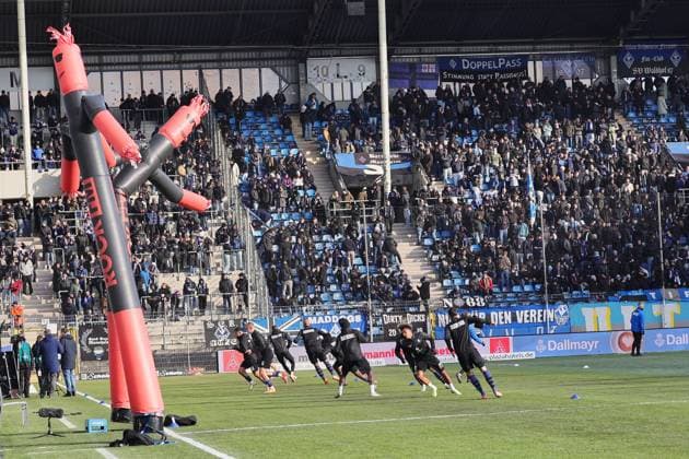 Aufwärmen SV Waldhof Mannheim 07 GER, SV Waldhof Mannheim gegen SV Wehen Wiesbaden, Fussball, 3.Liga, 15.Spieltag, Spielzeit 2025 2026, 22.11.2025. (DFL DFB REGULATIONS PROHIBIT ANY USE OF PHOTOGRAPHS as IMAGE SEQUENCES and or QUASI-VIDEO). GER,SV Waldhof Mannheim gegen SV Wehen Wiesbaden, Fussball, 3.Liga, 15.Spieltag, Spielzeit 2025 2026, 22.11.2025. Mannheim Copyright: xEibner-Pressefoto JoergxHirschx EP_JHH