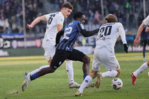 v.li. Jakob Lewald (SV Waldhof Mannheim II, 26),Kennedy Onyedika Okpala (SV Waldhof Mannheim, 32),Ryan Johansson (SV Wehen Wiesbaden, 20). GER, SV Waldhof Mannheim gegen SV Wehen Wiesbaden, Fussball, 3.Liga, 15.Spieltag, Spielzeit 2025 2026, 22.11.2025. (DFL DFB REGULATIONS PROHIBIT ANY USE OF PHOTOGRAPHS as IMAGE SEQUENCES and or QUASI-VIDEO). GER,SV Waldhof Mannheim gegen SV Wehen Wiesbaden, Fussball, 3.Liga, 15.Spieltag, Spielzeit 2025 2026, 22.11.2025. Mannheim Copyright: xEibner-Pressefoto JoergxHirschx EP_JHH