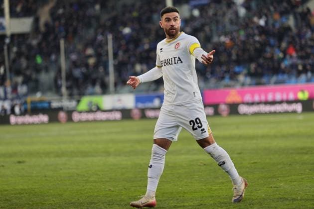 Fatih Kaya (SV Wehen Wiesbaden, 29) GER, SV Waldhof Mannheim gegen SV Wehen Wiesbaden, Fussball, 3.Liga, 15.Spieltag, Spielzeit 2025 2026, 22.11.2025. (DFL DFB REGULATIONS PROHIBIT ANY USE OF PHOTOGRAPHS as IMAGE SEQUENCES and or QUASI-VIDEO). GER,SV Waldhof Mannheim gegen SV Wehen Wiesbaden, Fussball, 3.Liga, 15.Spieltag, Spielzeit 2025 2026, 22.11.2025. Mannheim Copyright: xEibner-Pressefoto JoergxHirschx EP_JHH