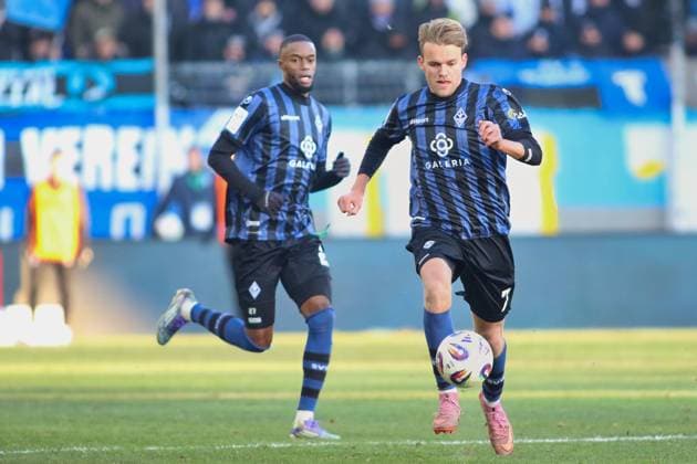 Im Konter Nicklas Shipnoski (SV Waldhof Mannheim, 7) GER, SV Waldhof Mannheim gegen SV Wehen Wiesbaden, Fussball, 3.Liga, 15.Spieltag, Spielzeit 2025 2026, 22.11.2025. (DFL DFB REGULATIONS PROHIBIT ANY USE OF PHOTOGRAPHS as IMAGE SEQUENCES and or QUASI-VIDEO). GER,SV Waldhof Mannheim gegen SV Wehen Wiesbaden, Fussball, 3.Liga, 15.Spieltag, Spielzeit 2025 2026, 22.11.2025. Mannheim Copyright: xEibner-Pressefoto JoergxHirschx EP_JHH