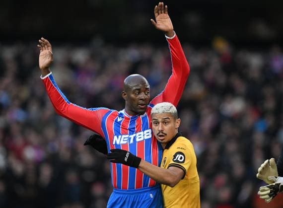 Jean-Philippe Mateta of Crystal Palace and Andrà of Wolverhampton Wanderers jostle before a corner kick is taken Wolverhampton Wanderers v Crystal Palace, Premier League, Football, Molineux, Wolverhampton, UK - 22 Nov 2025Wolverhampton Molineux United Kingdom EDITORIAL USE ONLY No use with unauthorised audio, video, data, fixture lists, club league logos or live services. Online in-match use limited to 120 images, no video emulation. No use in betting, games or single club league player publications. Copyright: xAnnaxGowthorpe Shutterstockx 15860649bz