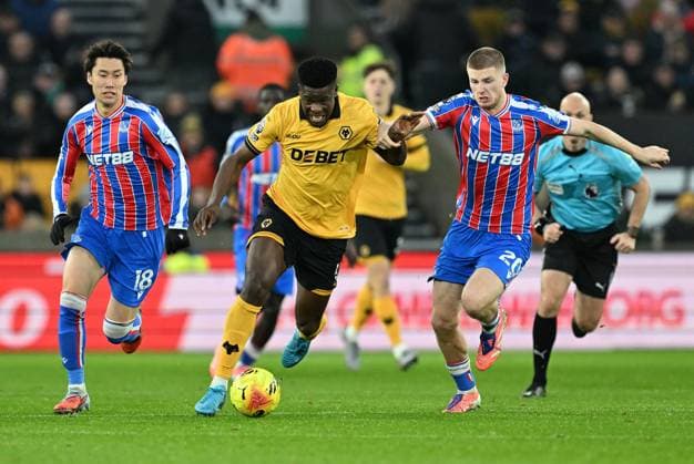 Marshall Munetsi of Wolverhampton Wanderers and Adam Wharton of Crystal Palace Wolverhampton Wanderers v Crystal Palace, Premier League, Football, Molineux, Wolverhampton, UK - 22 Nov 2025Wolverhampton Molineux United Kingdom EDITORIAL USE ONLY No use with unauthorised audio, video, data, fixture lists, club league logos or live services. Online in-match use limited to 120 images, no video emulation. No use in betting, games or single club league player publications. Copyright: xAnnaxGowthorpe Shutterstockx 15860649cj
