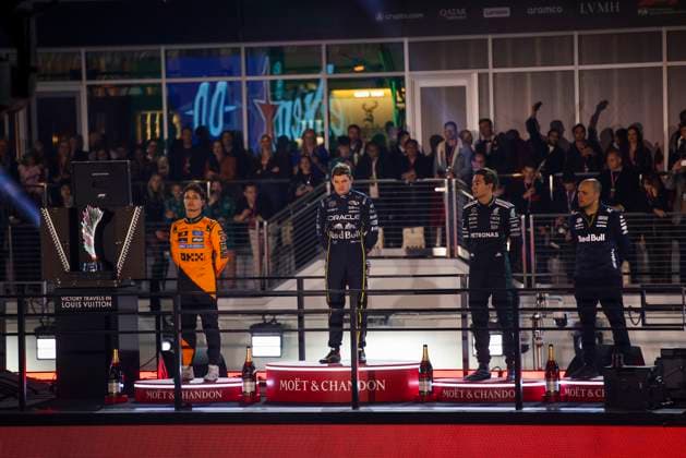 F1 - LAS VEGAS GRAND PRIX 2025 Podium, NORRIS Lando (gbr), McLaren F1 Team MCL39, VERSTAPPEN Max (ned), Red Bull Racing RB21, RUSSELL George (gbr), Mercedes AMG F1 Team W16, LAMBIASE Gianpiero, Race Engineer of Max Verstappen, portrait, during the 2025 Formula 1 Las Vegas Grand Prix, 22th round of the 2025 FIA Formula One World Championship, WM, Weltmeisterschaft from November 21 to 23, 2025 on the Las Vegas Strip Circuit, in Paradise, Nevada, United States of America - ParadiseUnited States Copyright: xXavixBonillax
