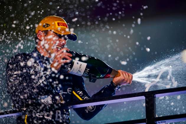 F1 - LAS VEGAS GRAND PRIX 2025 VERSTAPPEN Max (ned), Red Bull Racing RB21, portrait celebrating his win on the podium, Moët during the 2025 Formula 1 Las Vegas Grand Prix, 22th round of the 2025 FIA Formula One World Championship, WM, Weltmeisterschaft from November 21 to 23, 2025 on the Las Vegas Strip Circuit, in Paradise, Nevada, United States of America - ParadiseUnited States Copyright: xJoaoxFilipex