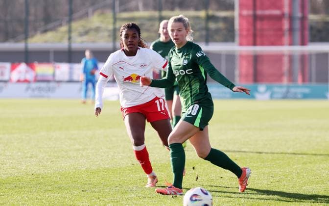 Leipzig, 23.11.2025, Red Bull Campus, Fußball, 1.Bundesliga, Frauen 11.Spieltag , RB Leipzig vs. Vfl Wolfsburg , Im Bild von links: Delice Boboy (17, Leipzig), Justine Kielland ( 18, Wolfsburg). , Nur zur redaktionellen Nutzung. Only editorial use. , DFL DFB regulations prohibit any use of photographs as image sequences and or quasi-video. ,