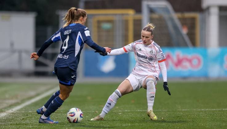 DEU, Hoffenheim, TSG Hoffenheim vs FC Bayern München, Google Pixel Bundesliga, DFB, Saison 2526, Dietmar-Hopp-Stadion, 11. Spieltag, im Bild v.l.n.r: Lisann Kaut (Hoffenheim 4), Franziska Kett (Bayern München 20) DFB DFL REGULATIONS PROHIBIT ANY USE OF PHOTOGRAPHS AS IMAGE SEQUENCES AND OR QUASI-VIDEO, 23.11.2025, Copyright: HMBxMedia HendrikxHamelau