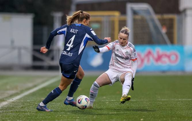 DEU, Hoffenheim, TSG Hoffenheim vs FC Bayern München, Google Pixel Bundesliga, DFB, Saison 2526, Dietmar-Hopp-Stadion, 11. Spieltag, im Bild v.l.n.r: Lisann Kaut (Hoffenheim 4), Franziska Kett (Bayern München 20) DFB DFL REGULATIONS PROHIBIT ANY USE OF PHOTOGRAPHS AS IMAGE SEQUENCES AND OR QUASI-VIDEO, 23.11.2025, Copyright: HMBxMedia HendrikxHamelau