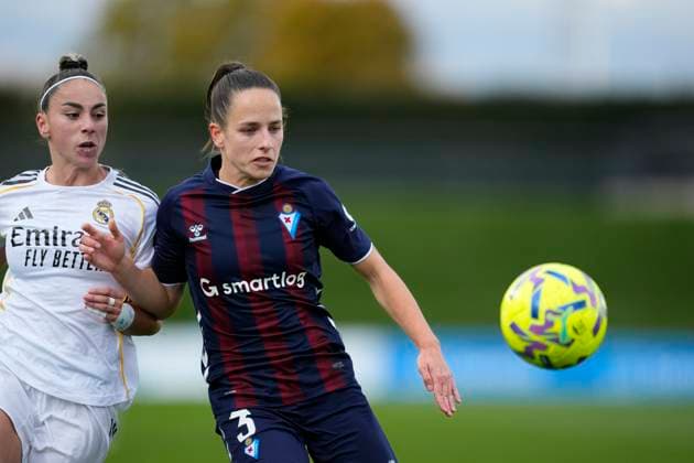 November 23, 2025, Valdebebas, Madrid, Spain: Garazi Facila Giralte of SD Eibar and Athenea Del Castillo Beivide of Real Madrid CF in action during the Spanish Women League, Liga F Moeve, football match played between Real Madrid and SD Eibar at Alfredo Di Stefano stadium on November 23, 2025, in Valdebebas, Madrid, Spain. Valdebebas Spain - ZUMAa181 20251123_zaa_a181_068 Copyright: xOscarxJ.xBarrosox