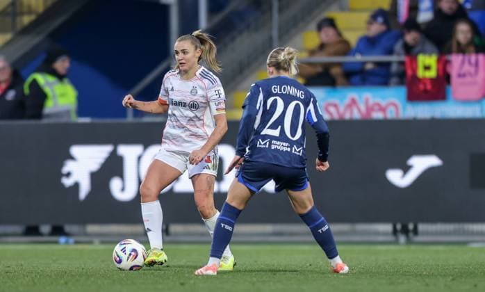 DEU, Hoffenheim, TSG Hoffenheim vs FC Bayern München, Google Pixel Bundesliga, DFB, Saison 2526, Dietmar-Hopp-Stadion, 11. Spieltag, im Bild v.l.n.r: Georgia Stanway (Bayern München 31), Laura Gloning (Hoffenheim 20) DFB DFL REGULATIONS PROHIBIT ANY USE OF PHOTOGRAPHS AS IMAGE SEQUENCES AND OR QUASI-VIDEO, 23.11.2025, Copyright: HMBxMedia HendrikxHamelau