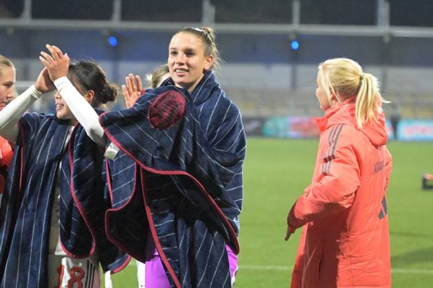 Ena Mahmutovic (FC Bayern Muenchen, 32) nach dem Spiel GER, TSG 1899 Hoffenheim vs. FC Bayern Muenchen , Fussball, Google Pixel Frauen-Bundesliga, Saison 2025 2026, 23.11.2025 DFB DFL regulations prohibit any use of photographs as image sequences and or quasi-video GER, TSG 1899 Hoffenheim vs. FC Bayern Muenchen , Fussball, Google Pixel Frauen-Bundesliga, Saison 2025 2026, 23.11.2025 Hoffenheim Copyright: xEibner-Pressefoto TobiasxBaurx EP_TBR