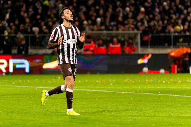 Mathias Pereira Lage (FC St. Pauli, 28) enttauescht Enttaeuschung nach Torschuss Torchance, GER, FC St. Pauli vs. 1. FC Union Berlin, Fussball, Bundesliga, Spieltag 11, Saison 2025 2026, 23.11.2025 DFL REGULATIONS PROHIBIT ANY USE OF PHOTOGRAPHS AS IMAGE SEQUENCES AND OR QUASI-VIDEO GER, FC St. Pauli vs. 1. FC Union Berlin, Fussball, Bundesliga, Spieltag 11, Saison 2025 2026, 23.11.2025 Hamburg Copyright: xEibner-Pressefoto MaxxVincenx EP_MVN