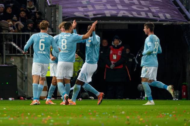 Tor zum 0:1 Rani Khedira (1. FC Union Berlin, 08), jubelt Jubel mit Aljoscha Kemlein (1. FC Union Berlin, 06), Ilyas Ansah (1. FC Union Berlin, 10), Andrej Ilic (1. FC Union Berlin, 23), GER, FC St. Pauli vs. 1. FC Union Berlin, Fussball, Bundesliga, Spieltag 11, Saison 2025 2026, 23.11.2025 DFL REGULATIONS PROHIBIT ANY USE OF PHOTOGRAPHS AS IMAGE SEQUENCES AND OR QUASI-VIDEO GER, FC St. Pauli vs. 1. FC Union Berlin, Fussball, Bundesliga, Spieltag 11, Saison 2025 2026, 23.11.2025 Hamburg Copyright: xEibner-Pressefoto MaxxVincenx EP_MVN