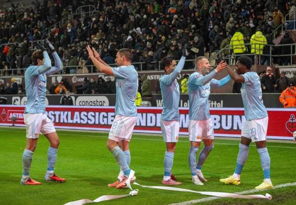 Fussball, Herren, Saison 2025 2026, 1. Bundesliga (11. Spieltag), FC St. Pauli - 1. FC Union Berlin, v. l. Diogo Leite (1. FC Union Berlin), Rani Khedira (1. FC Union Berlin), Woo-yeong Jeong (1. FC Union Berlin), Tim Skarke (1. FC Union Berlin), Derrick Köhn (1. FC Union Berlin), Jubel nach Abpfiff, 23.11. 2025, Copyright: xMatthiasxKochx