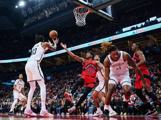 November 23, 2025, Toronto, On, Canada: Brooklyn Nets Nic Claxton (33) and Toronto Raptors Ochai Agbaji (30) vie for control of the ball during first half NBA, Basketball Herren, USA basketball action in Toronto, on Sunday, Nov. 23, 2025. Canada News - November 23, 2025 - ZUMAc35_ 20251123_zaf_c35_130 Copyright: xSammyxKoganx