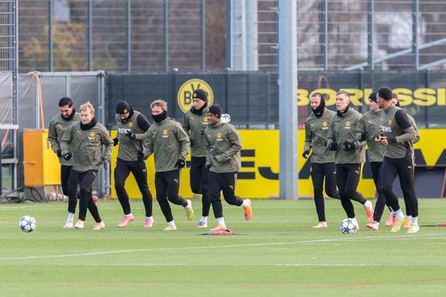 24.11.2025, Fussball, Saison 2025 2026, UCL, Abschlusstraining Borussia Dortmund, v. l. Emre Can (Borussia Dortmund), Daniel Svensson (Borussia Dortmund), Niklas Süle (Borussia Dortmund), Cole Campbell (Borussia Dortmund), Jobe Bellingham (Borussia Dortmund), Julien Duranville (Borussia Dortmund), Waldemar Anton (Borussia Dortmund), Nico Schlotterbeck (Borussia Dortmund), Pascal Groß (Borussia Dortmund), Felix Nmecha (Borussia Dortmund), Dortmund Trainingsgelände BVB NRW Deutschland xRHR-FOTO DEx Copyright: DennisxEwert RHR-FOTOx RHR-FOTO DE